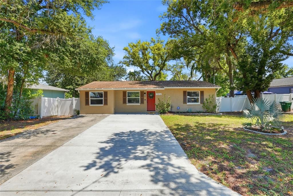 For Sale: $350,000 (3 beds, 2 baths, 1086 Square Feet)