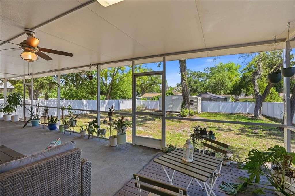 For Sale: $350,000 (3 beds, 2 baths, 1086 Square Feet)