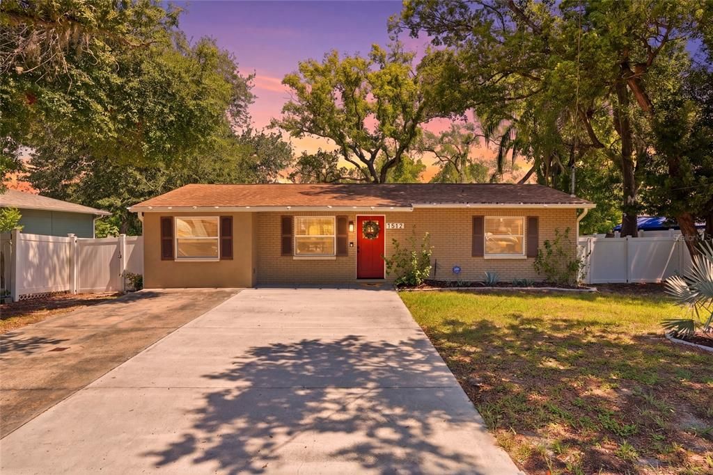 For Sale: $350,000 (3 beds, 2 baths, 1086 Square Feet)