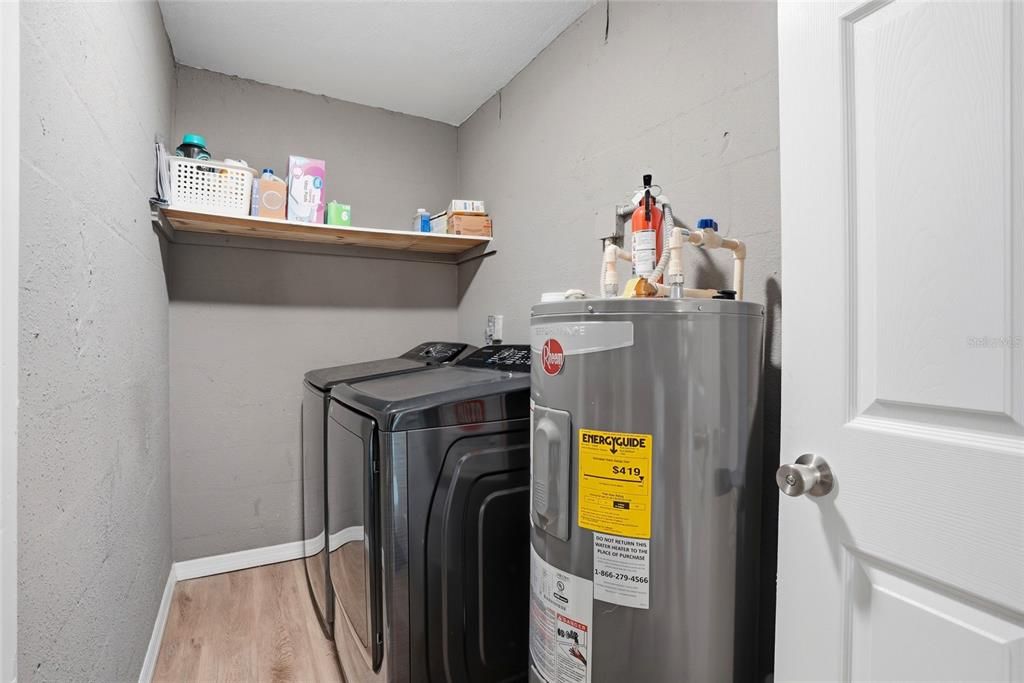 For Sale: $350,000 (3 beds, 2 baths, 1086 Square Feet)