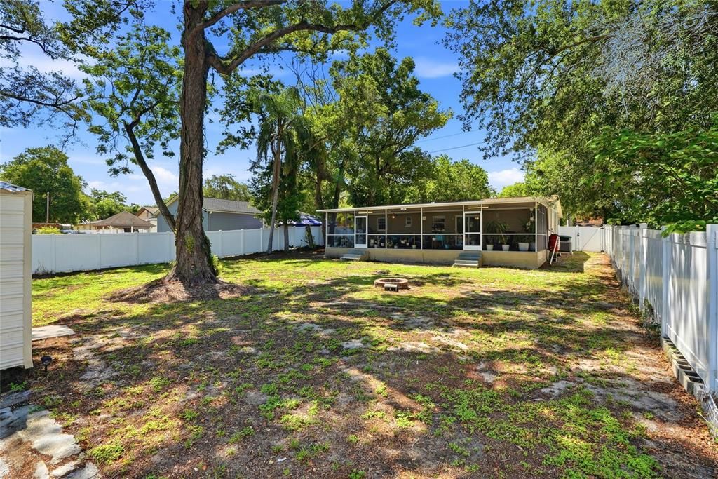 For Sale: $350,000 (3 beds, 2 baths, 1086 Square Feet)