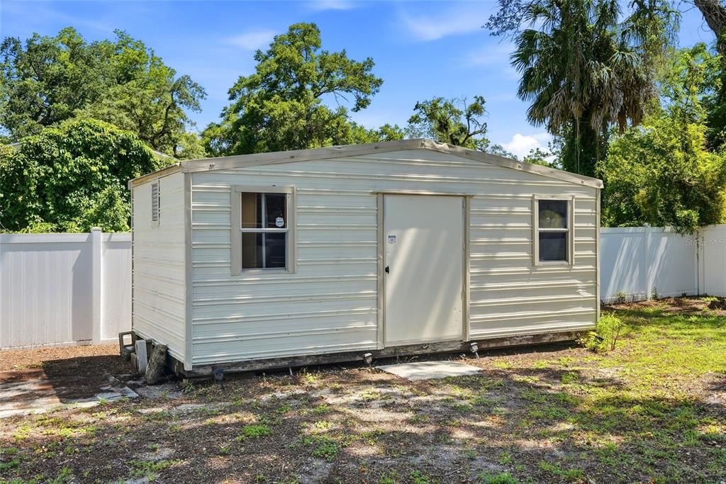 For Sale: $350,000 (3 beds, 2 baths, 1086 Square Feet)