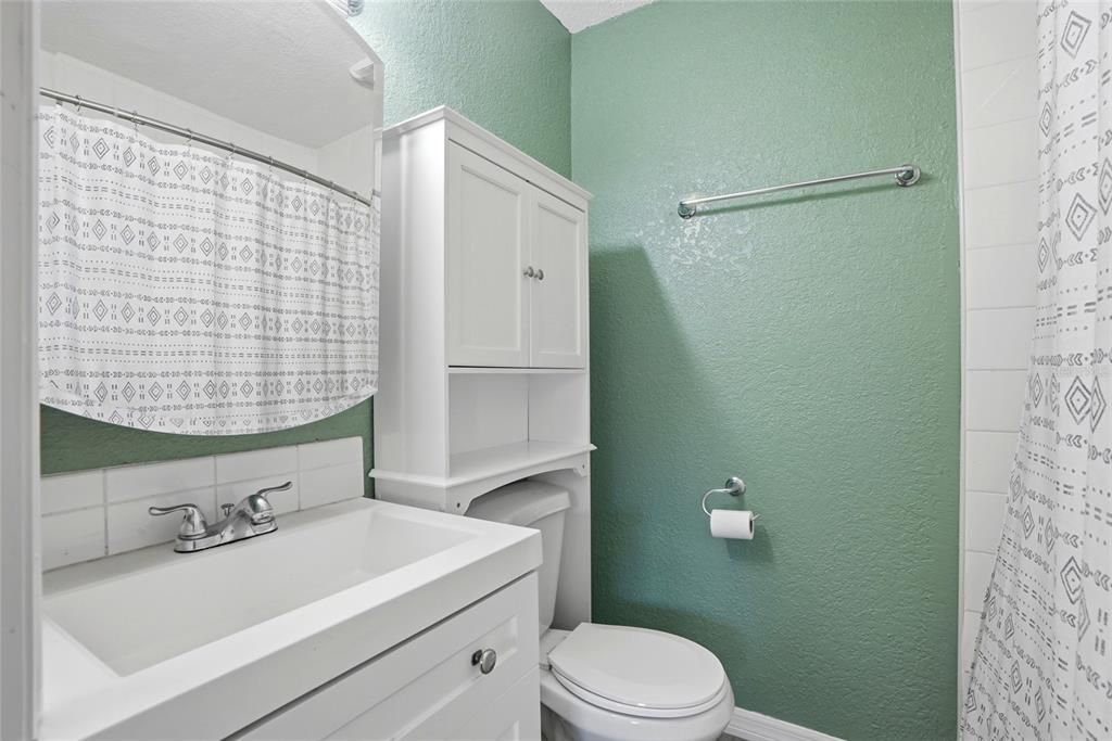 For Sale: $350,000 (3 beds, 2 baths, 1086 Square Feet)