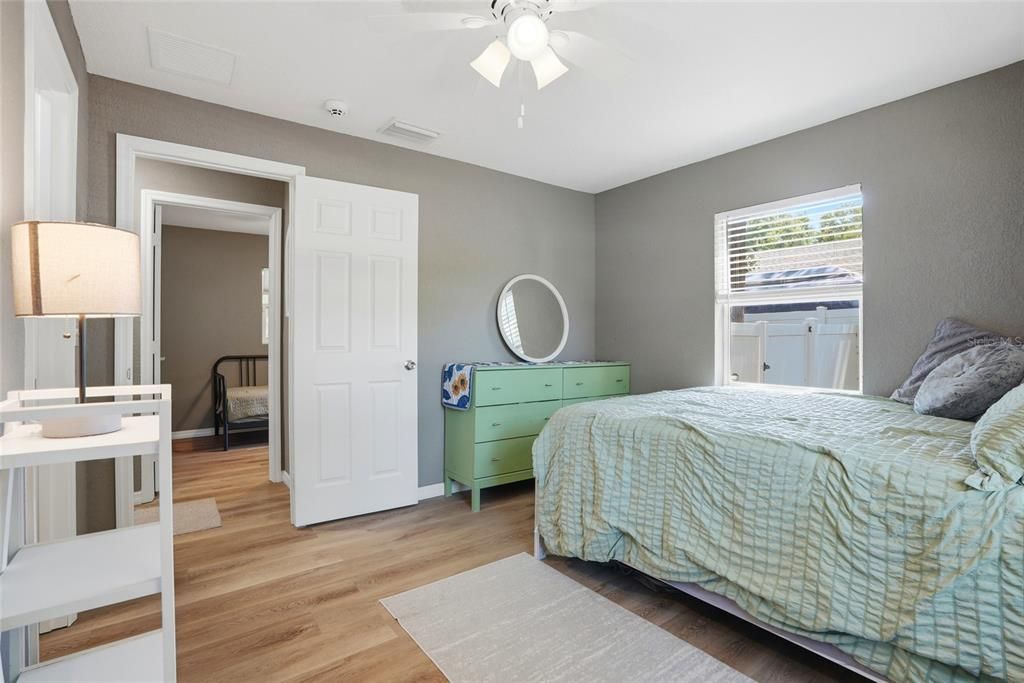 For Sale: $350,000 (3 beds, 2 baths, 1086 Square Feet)