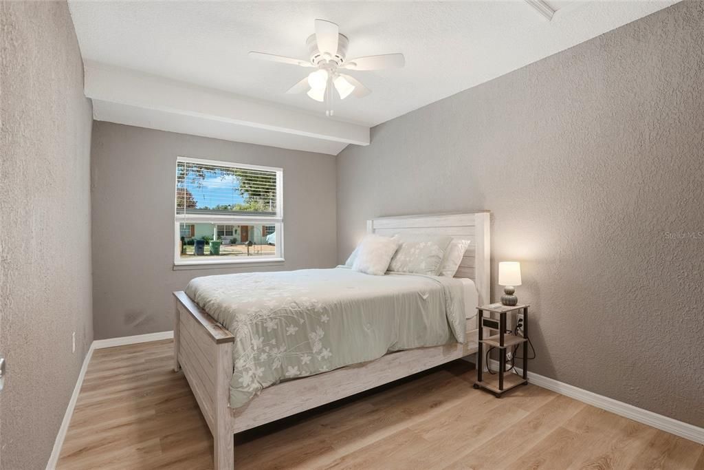 For Sale: $350,000 (3 beds, 2 baths, 1086 Square Feet)