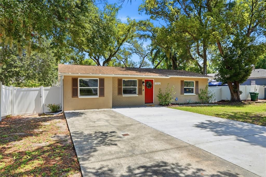 For Sale: $350,000 (3 beds, 2 baths, 1086 Square Feet)