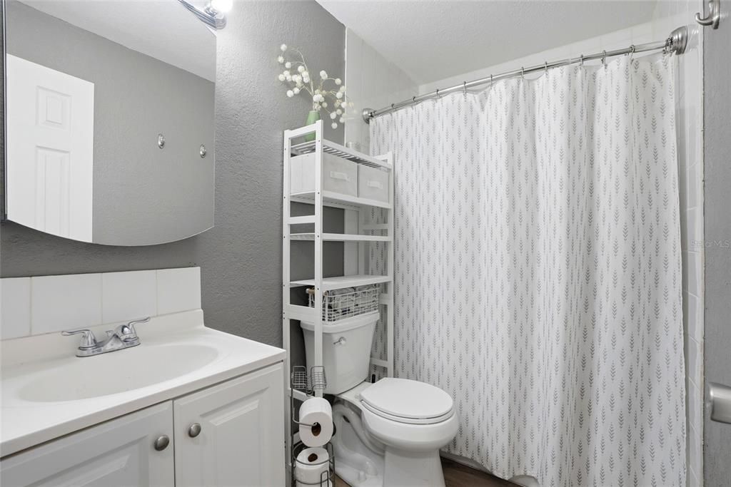 For Sale: $350,000 (3 beds, 2 baths, 1086 Square Feet)