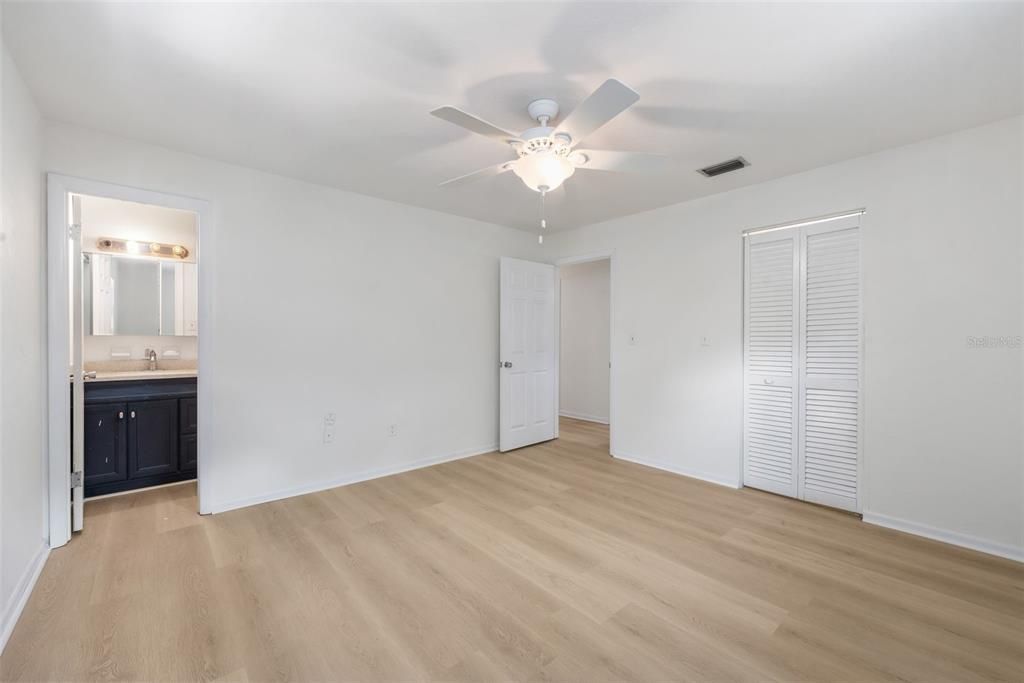 For Sale: $379,000 (4 beds, 2 baths, 2300 Square Feet)