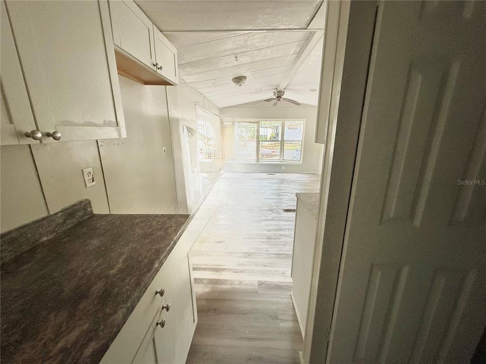 For Rent: $1,150 (1 beds, 1 baths, 618 Square Feet)