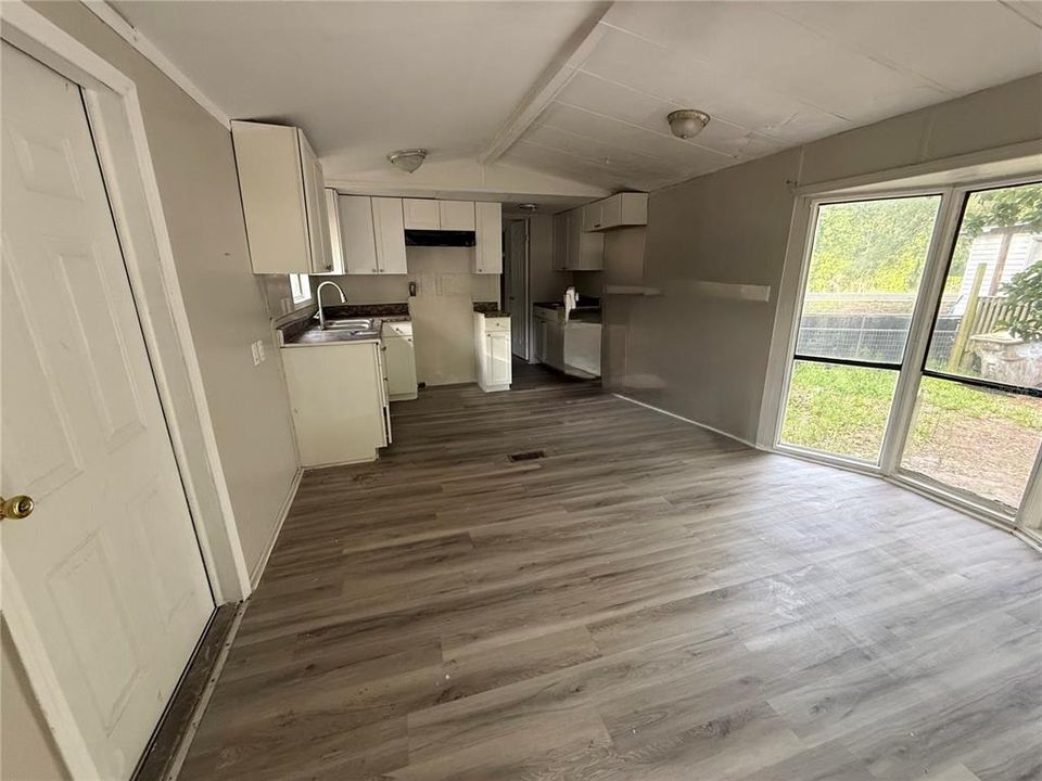 For Rent: $1,150 (1 beds, 1 baths, 618 Square Feet)