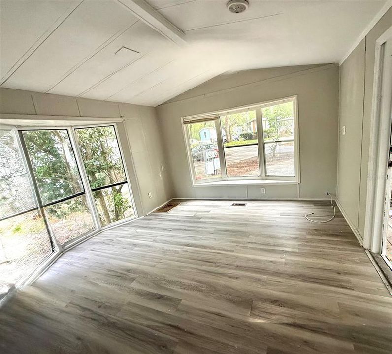 For Rent: $1,150 (1 beds, 1 baths, 618 Square Feet)