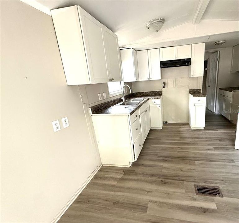 For Rent: $1,150 (1 beds, 1 baths, 618 Square Feet)