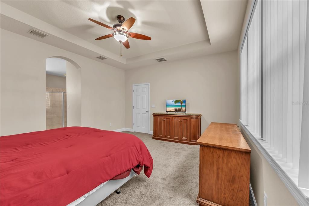 Activo con contrato: $489,900 (4 camas, 3 baños, 2340 Pies cuadrados)