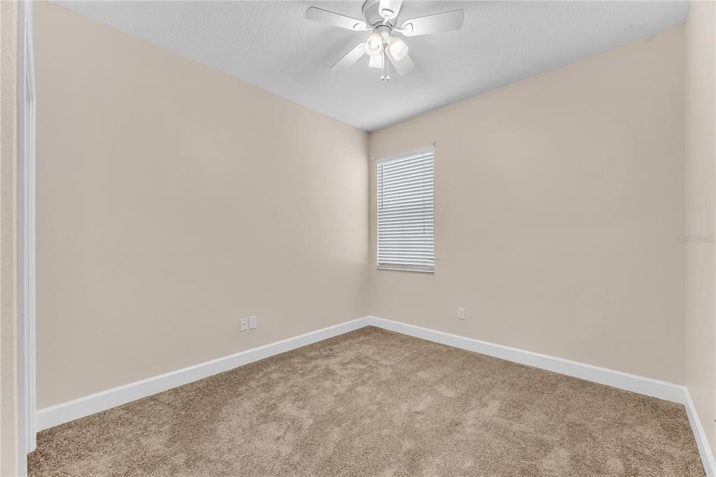 Activo con contrato: $489,900 (4 camas, 3 baños, 2340 Pies cuadrados)