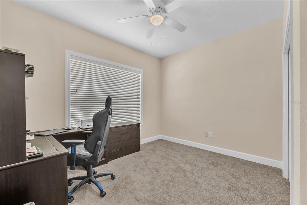 Activo con contrato: $489,900 (4 camas, 3 baños, 2340 Pies cuadrados)