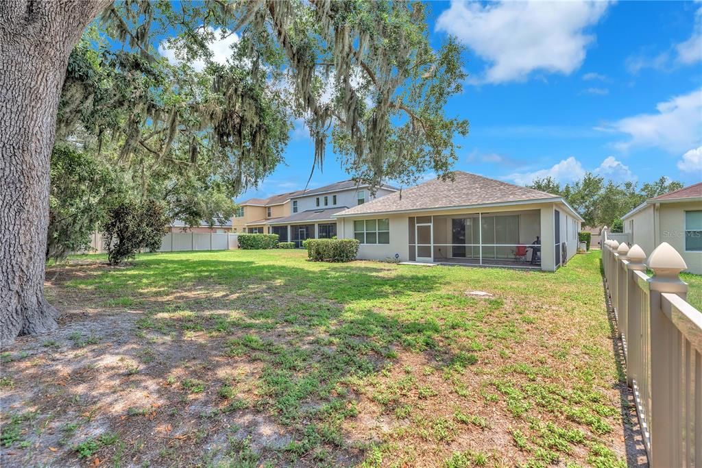 Activo con contrato: $489,900 (4 camas, 3 baños, 2340 Pies cuadrados)
