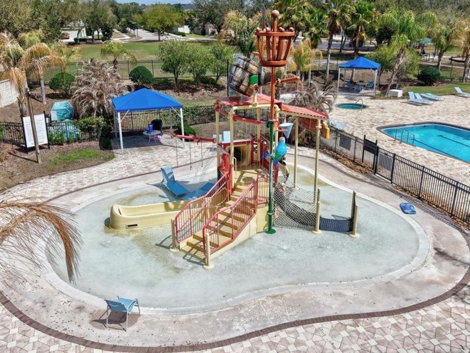 Activo con contrato: $489,900 (4 camas, 3 baños, 2340 Pies cuadrados)