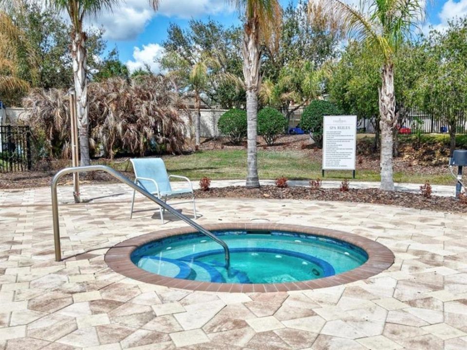 Activo con contrato: $489,900 (4 camas, 3 baños, 2340 Pies cuadrados)