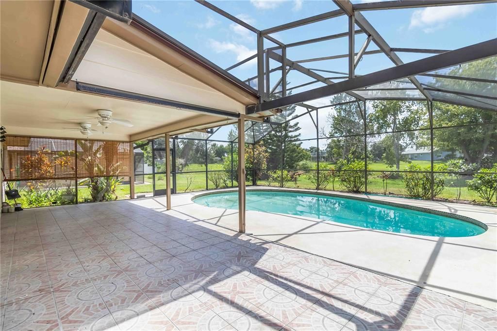 Activo con contrato: $455,000 (3 camas, 2 baños, 1604 Pies cuadrados)