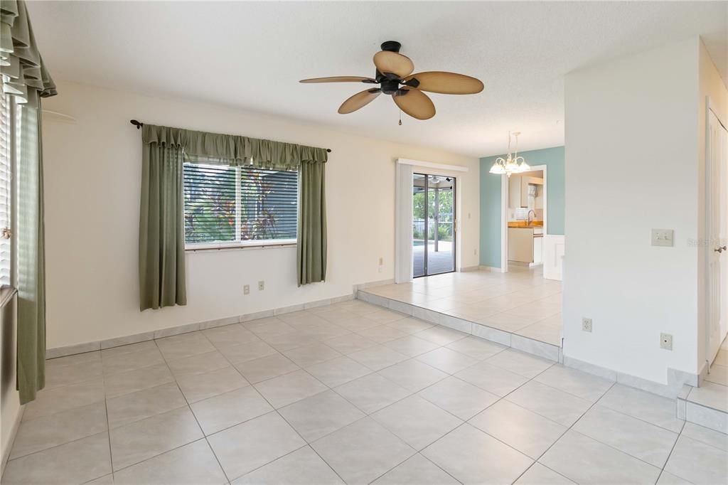 Activo con contrato: $455,000 (3 camas, 2 baños, 1604 Pies cuadrados)