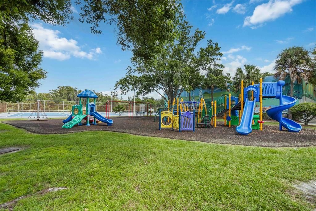 Activo con contrato: $455,000 (3 camas, 2 baños, 1604 Pies cuadrados)