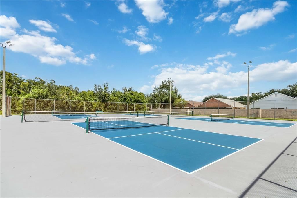Activo con contrato: $455,000 (3 camas, 2 baños, 1604 Pies cuadrados)