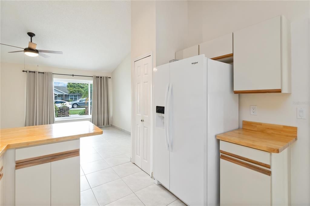 Activo con contrato: $455,000 (3 camas, 2 baños, 1604 Pies cuadrados)