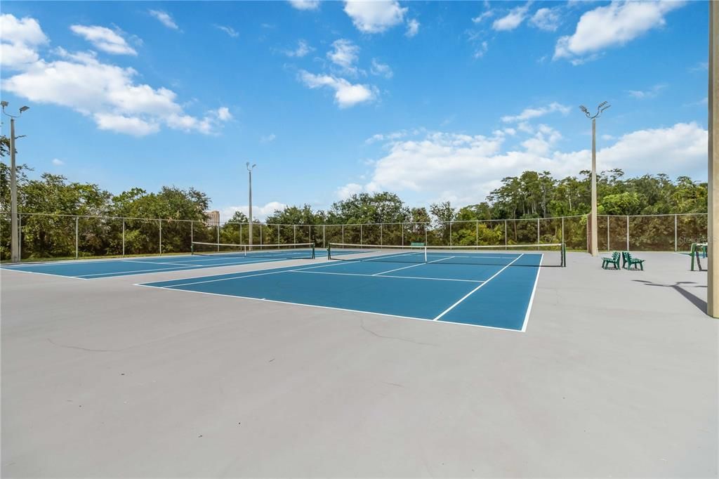 Activo con contrato: $455,000 (3 camas, 2 baños, 1604 Pies cuadrados)