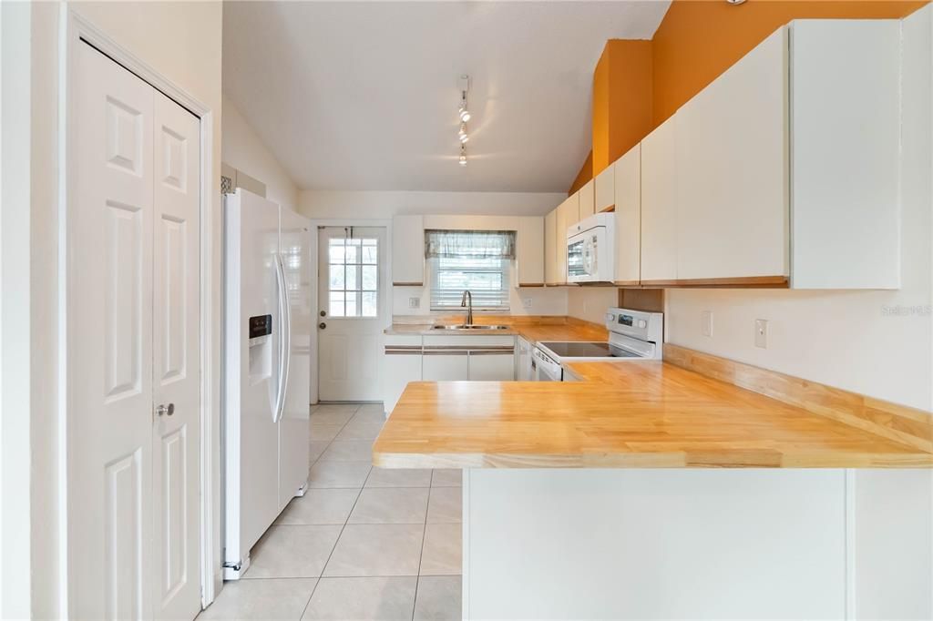 Activo con contrato: $455,000 (3 camas, 2 baños, 1604 Pies cuadrados)