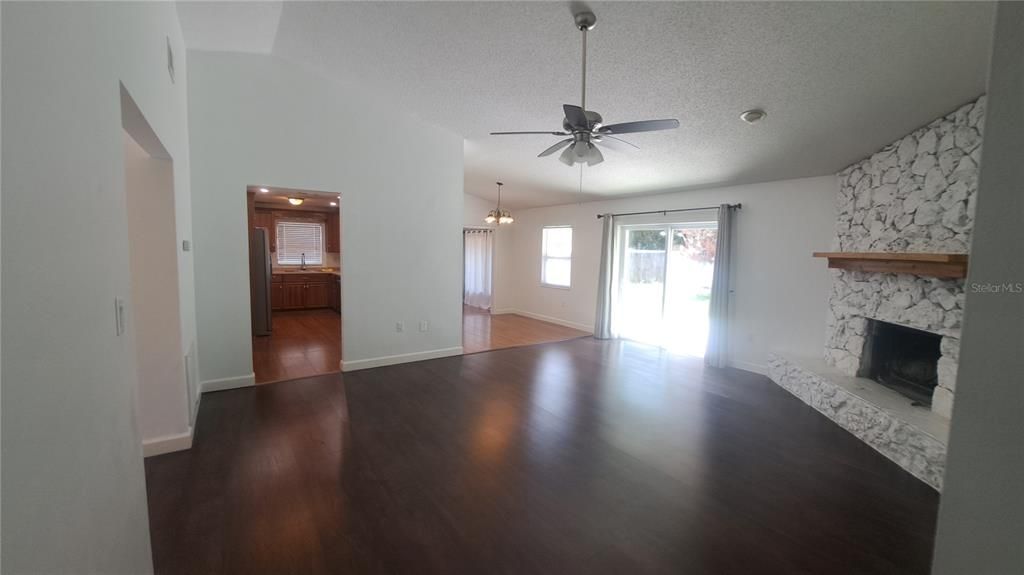 For Rent: $2,300 (3 beds, 2 baths, 1546 Square Feet)