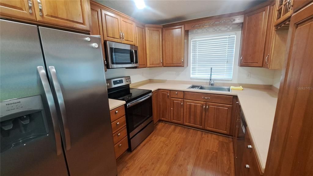 For Rent: $2,300 (3 beds, 2 baths, 1546 Square Feet)
