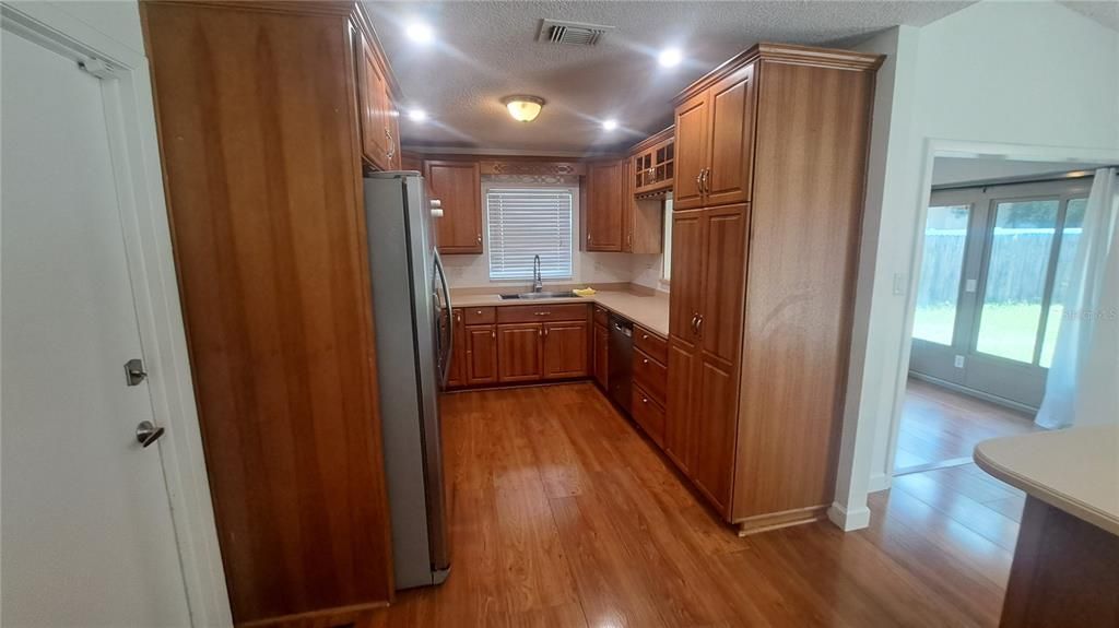 For Rent: $2,300 (3 beds, 2 baths, 1546 Square Feet)
