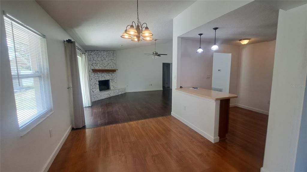 For Rent: $2,300 (3 beds, 2 baths, 1546 Square Feet)