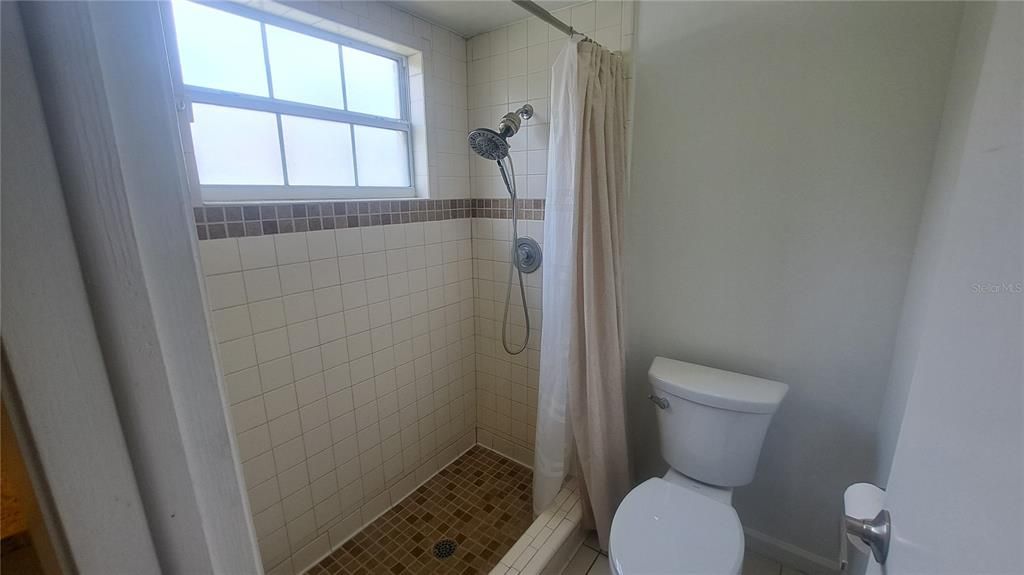 For Rent: $2,300 (3 beds, 2 baths, 1546 Square Feet)