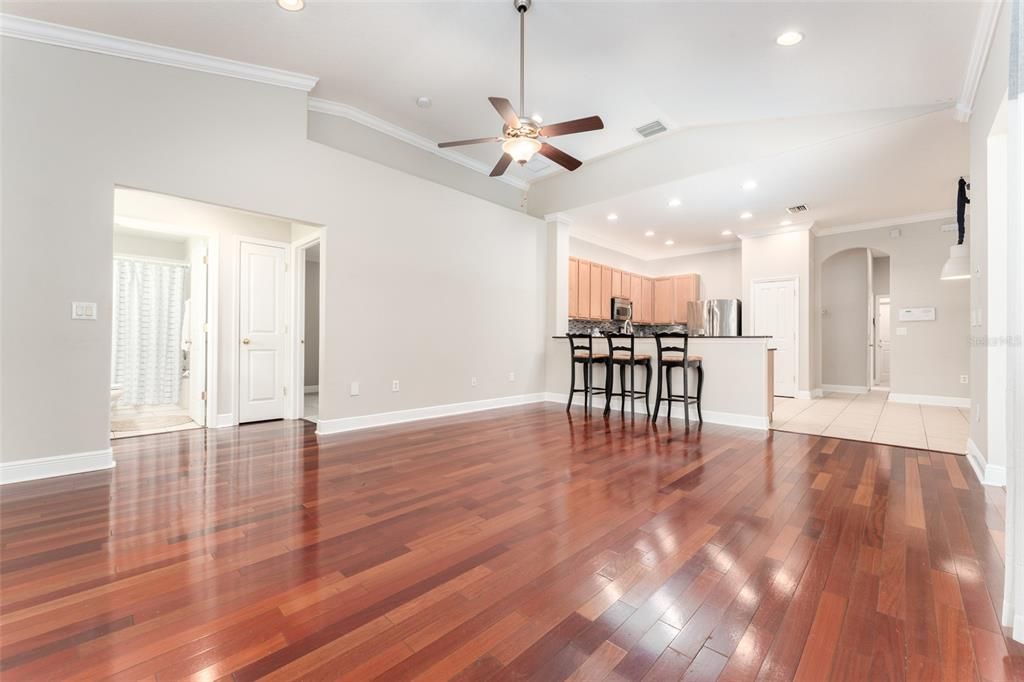 En Venta: $699,900 (5 camas, 4 baños, 2906 Pies cuadrados)