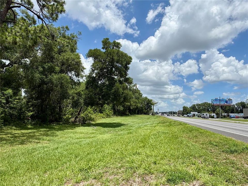 На продажу: $3,500,000 (23.26 acres)