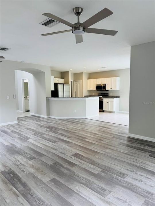 For Sale: $399,000 (3 beds, 2 baths, 1704 Square Feet)