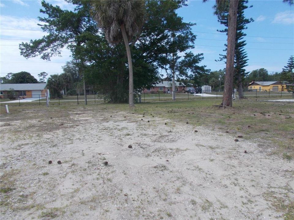 For Sale: $4,500 (0.10 acres)