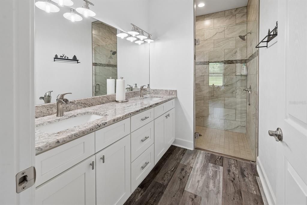 For Sale: $345,500 (3 beds, 2 baths, 1395 Square Feet)