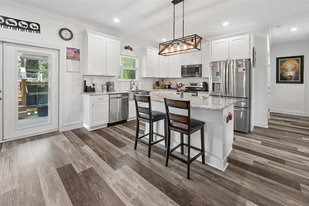 For Sale: $345,500 (3 beds, 2 baths, 1395 Square Feet)