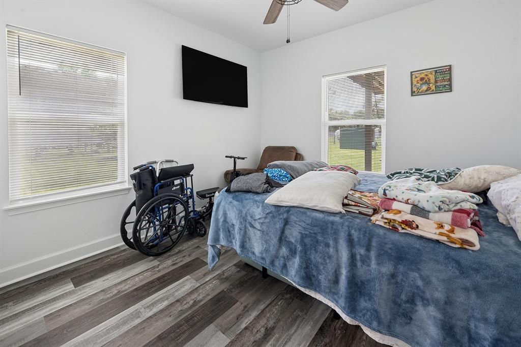 For Sale: $345,500 (3 beds, 2 baths, 1395 Square Feet)