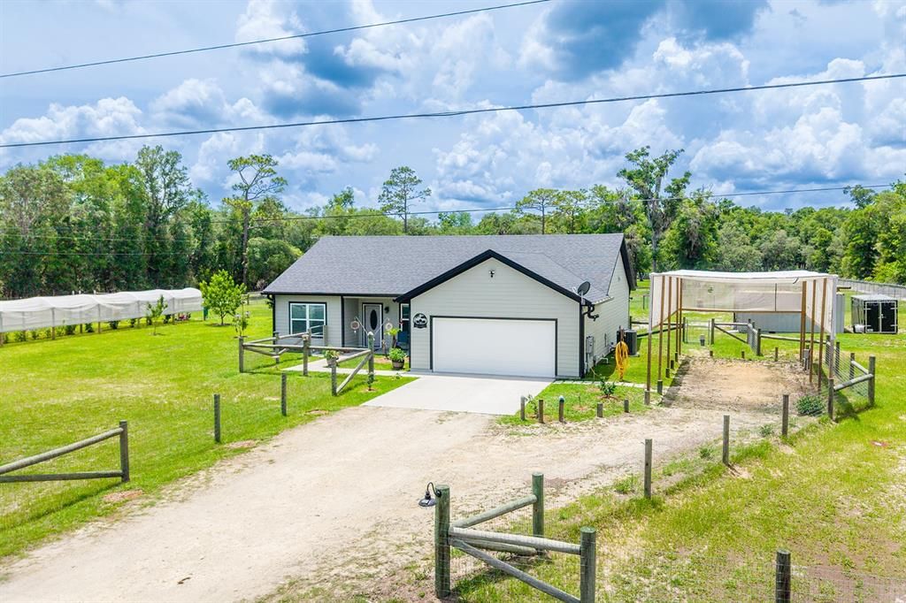 For Sale: $345,500 (3 beds, 2 baths, 1395 Square Feet)