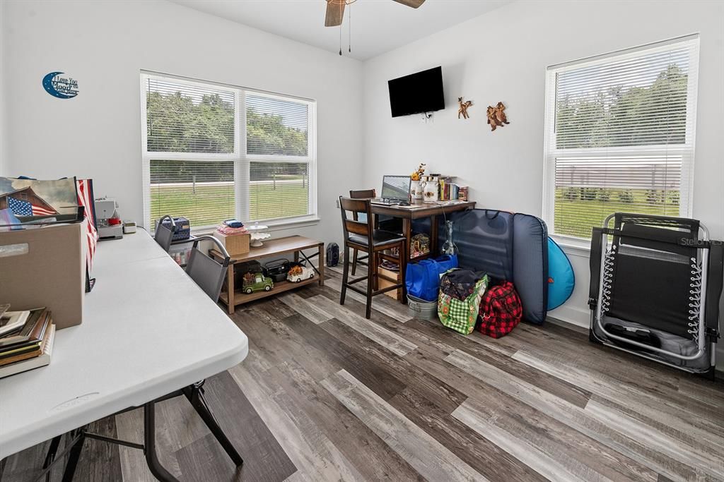 For Sale: $345,500 (3 beds, 2 baths, 1395 Square Feet)