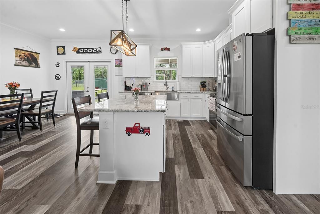 For Sale: $345,500 (3 beds, 2 baths, 1395 Square Feet)