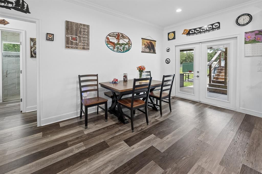 For Sale: $345,500 (3 beds, 2 baths, 1395 Square Feet)