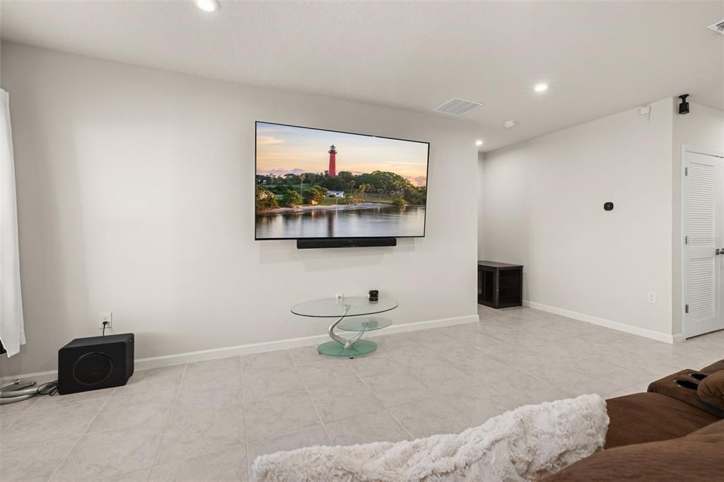 For Sale: $295,000 (3 beds, 2 baths, 1452 Square Feet)