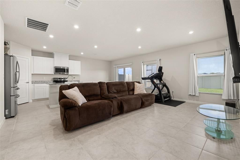 For Sale: $295,000 (3 beds, 2 baths, 1452 Square Feet)