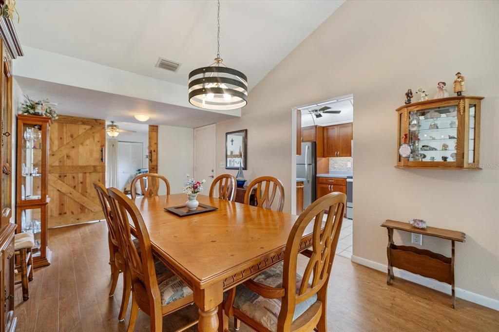 For Sale: $275,000 (3 beds, 2 baths, 1244 Square Feet)