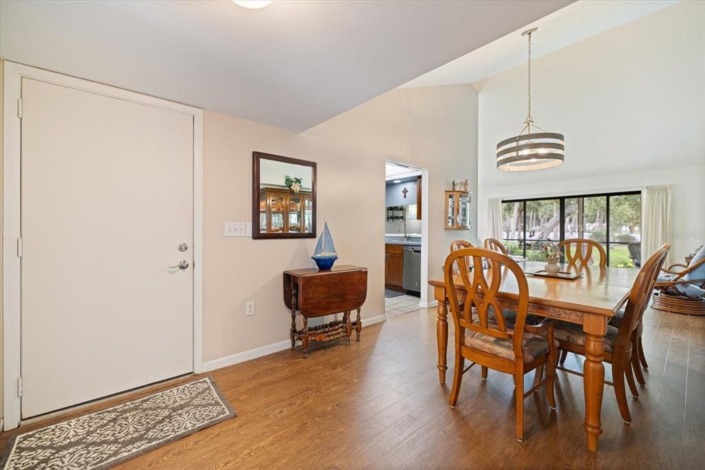For Sale: $275,000 (3 beds, 2 baths, 1244 Square Feet)