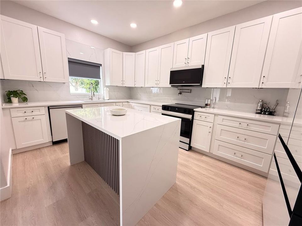 En Venta: $510,000 (4 camas, 2 baños, 2439 Pies cuadrados)